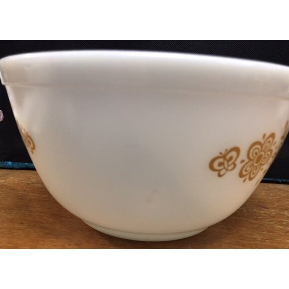 Vintage Pyrex Butterfly Gold 1 1/2 Qt Mixing Bowl #402 Very Good Condition! - Picture 2 of 8